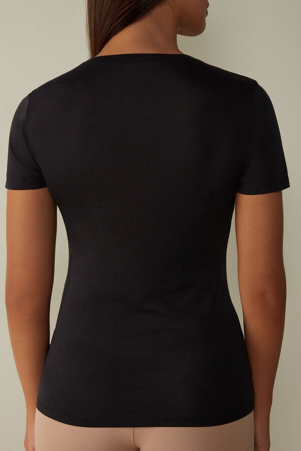 Intimssimi Short-Sleeve T-shirt in Ultrafresh Supima® Cotton Black | AILDF16110