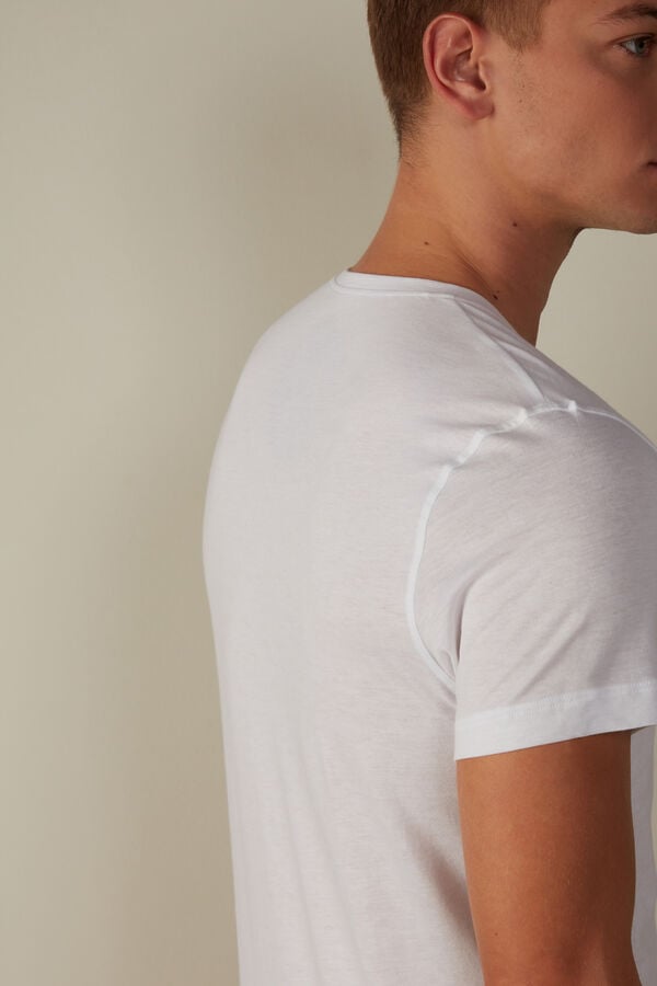 Intimssimi Short-Sleeve V-Neck T Shirt in Extra-Fine Supima® Cotton White | ILICD88079