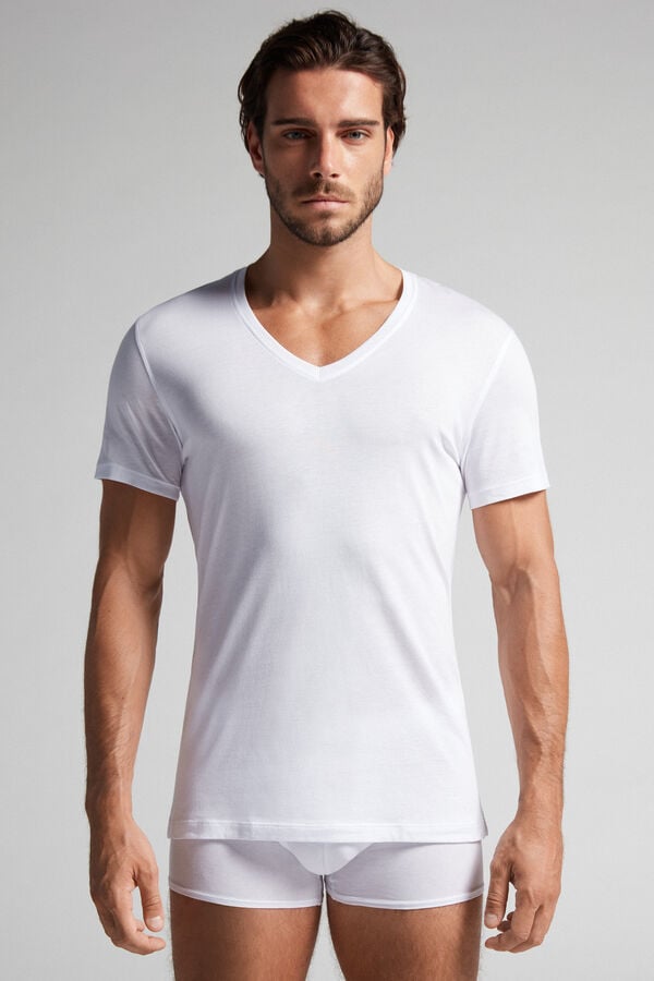 Intimssimi Short-Sleeve V-Neck T Shirt in Extra-Fine Supima® Cotton White | ILICD88079